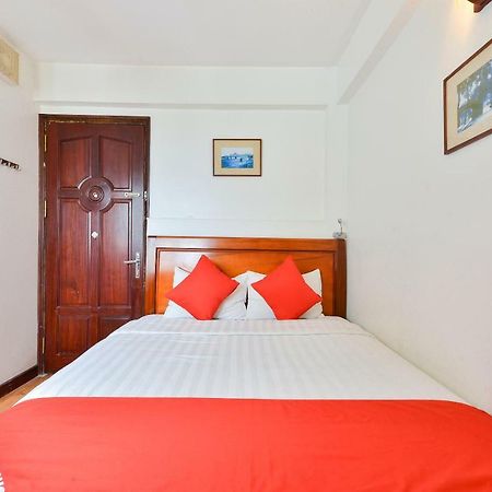 Oyo 216 Alisa Hotel Hanoi Buitenkant foto