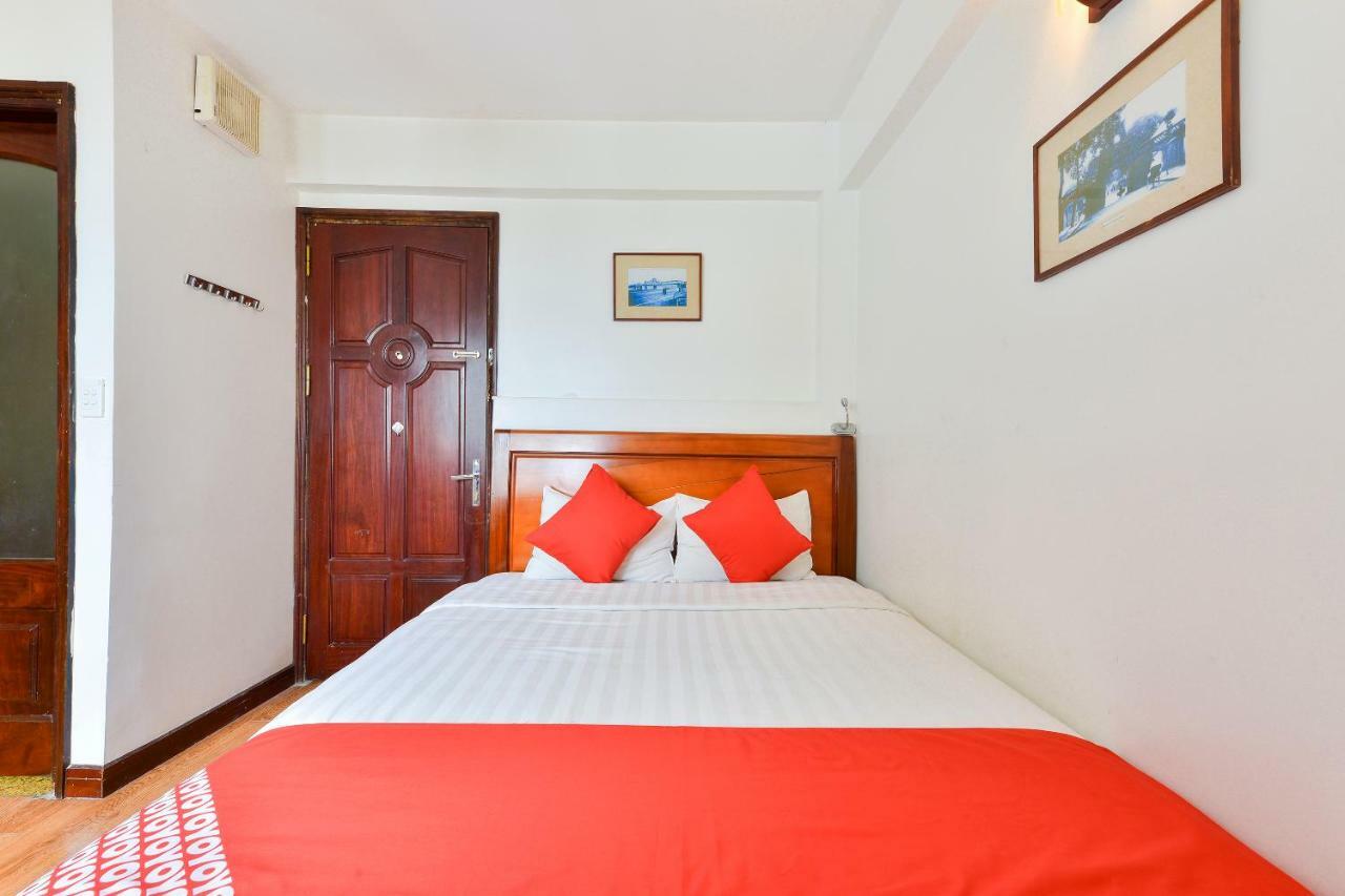 Oyo 216 Alisa Hotel Hanoi Buitenkant foto