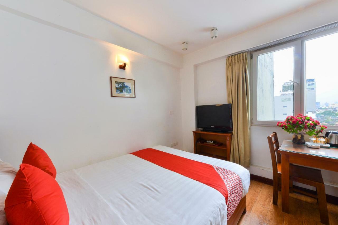 Oyo 216 Alisa Hotel Hanoi Buitenkant foto