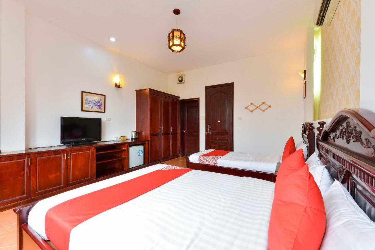 Oyo 216 Alisa Hotel Hanoi Buitenkant foto